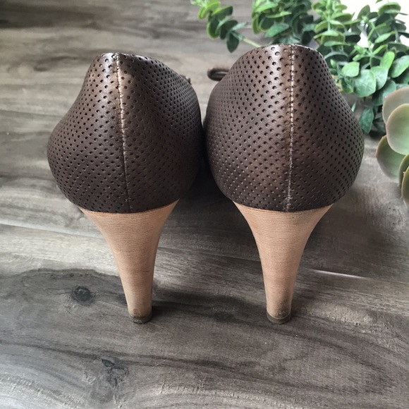 PRADA Bow Pumps size 41 - Picture 5 of 9